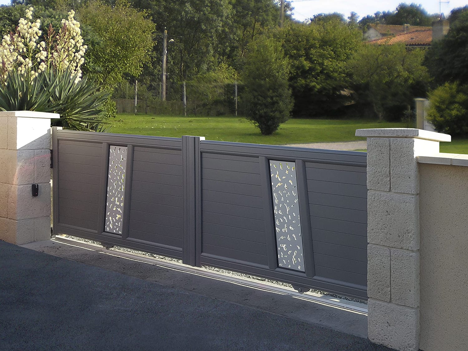 Portail battant 2 vantaux en aluminium