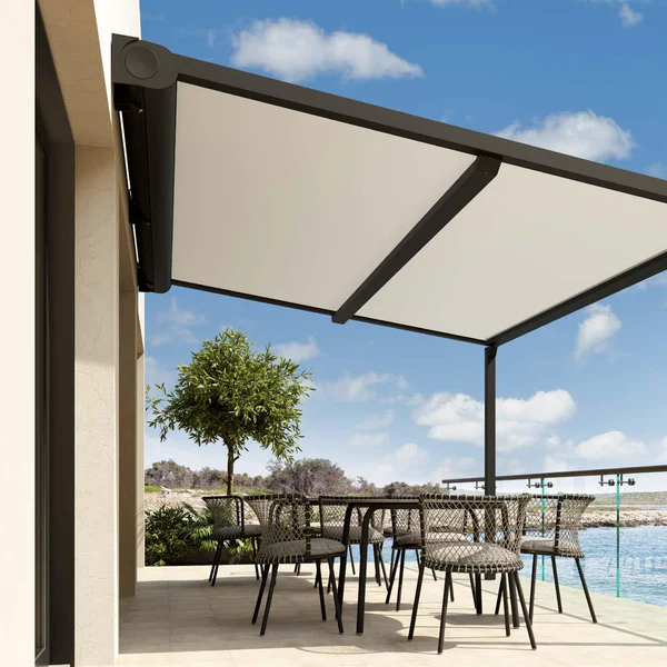 Pergola sur une terrasse avec beaucoup du soleil