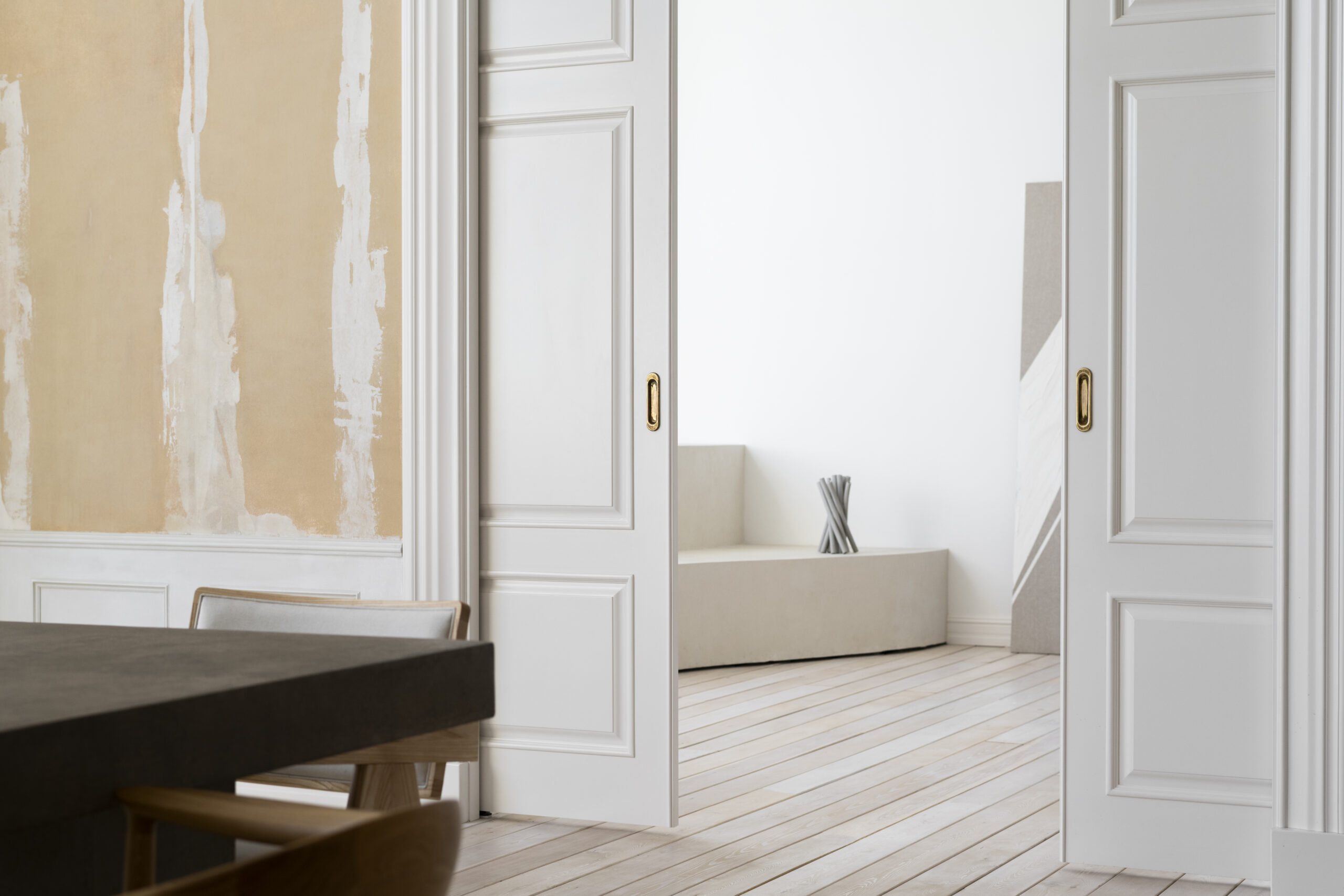 Porte coulissante à galandage pour gain de place